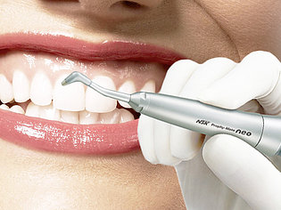 Снятие зубных отложений в области одного зуба